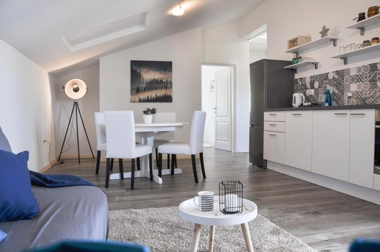 Apartmani Carnizza Ražanac Esterno foto