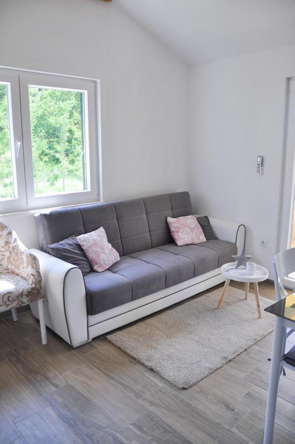 Apartmani Carnizza Ražanac Esterno foto