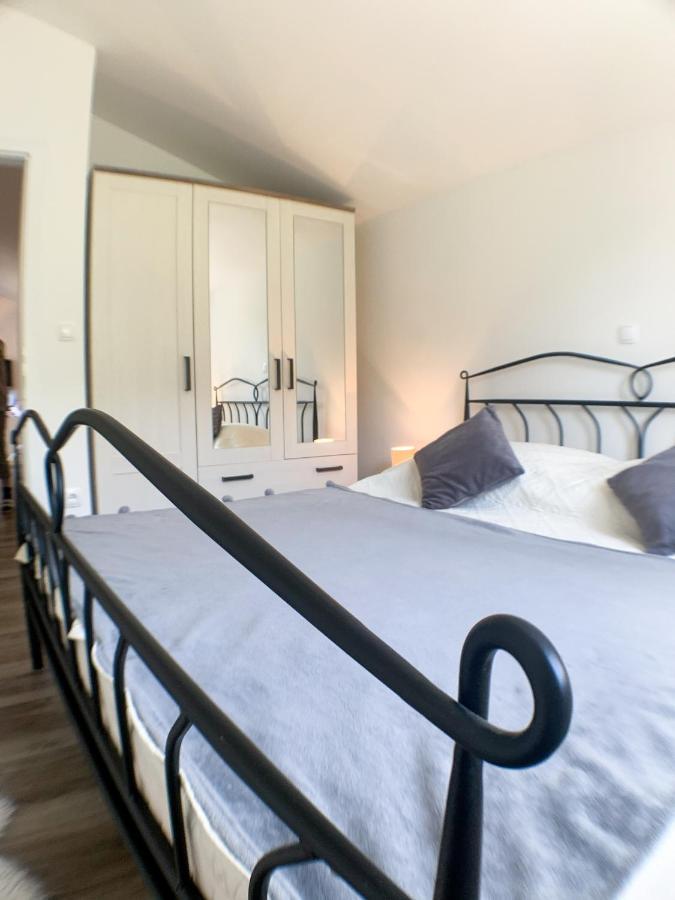 Apartmani Carnizza Ražanac Esterno foto