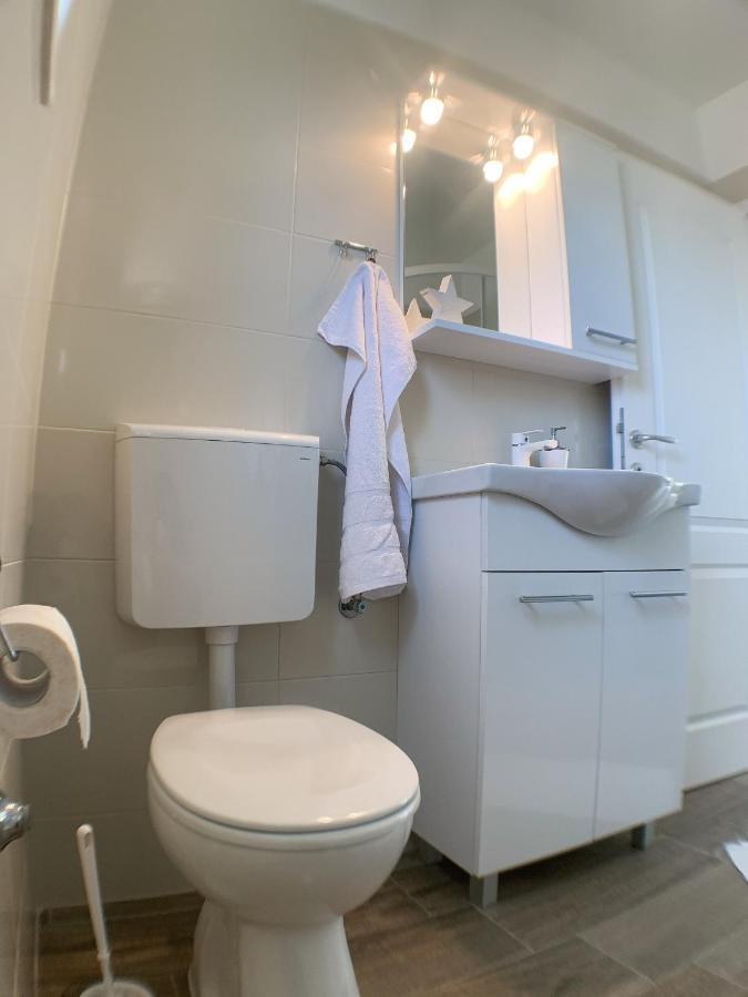 Apartmani Carnizza Ražanac Esterno foto