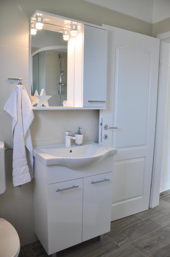 Apartmani Carnizza Ražanac Esterno foto
