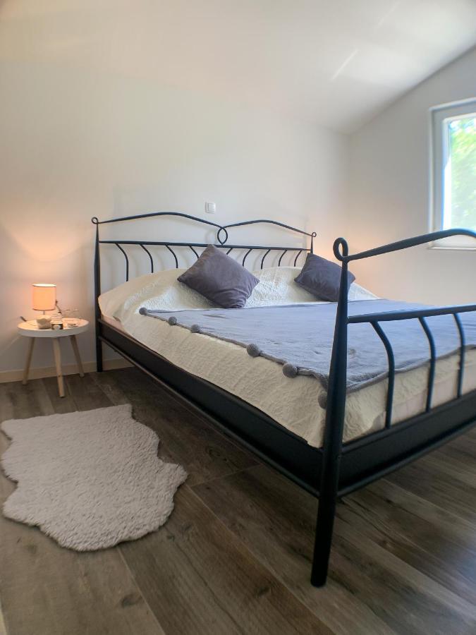Apartmani Carnizza Ražanac Esterno foto