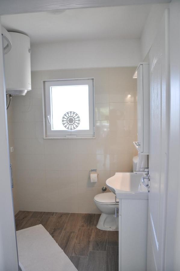 Apartmani Carnizza Ražanac Esterno foto