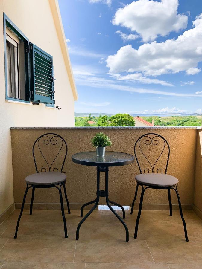 Apartmani Carnizza Ražanac Esterno foto